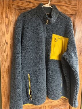 Orvis Men's Gray Sherpa Jacket with Yellow Chest Pocket Accents